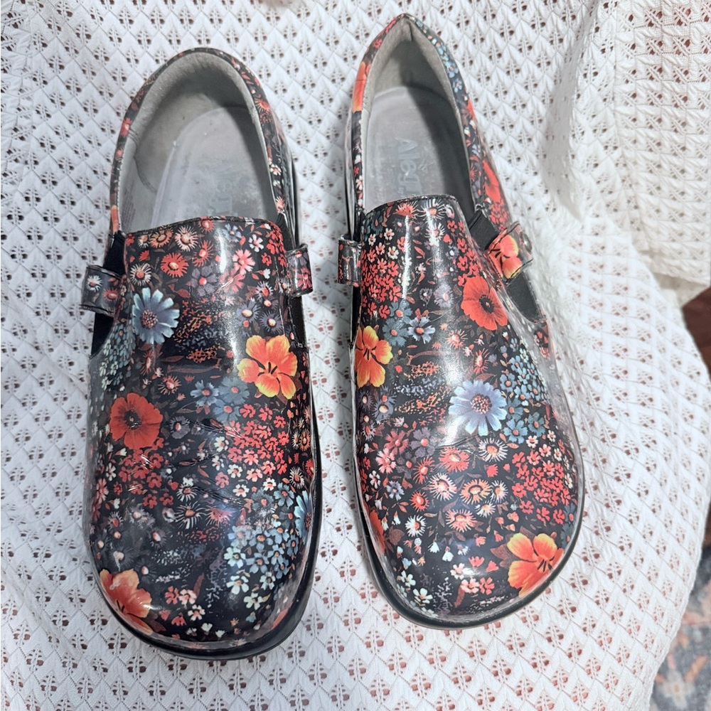 Alegria Women's Floral Slip-On Clogs in Black, Orange & Blue